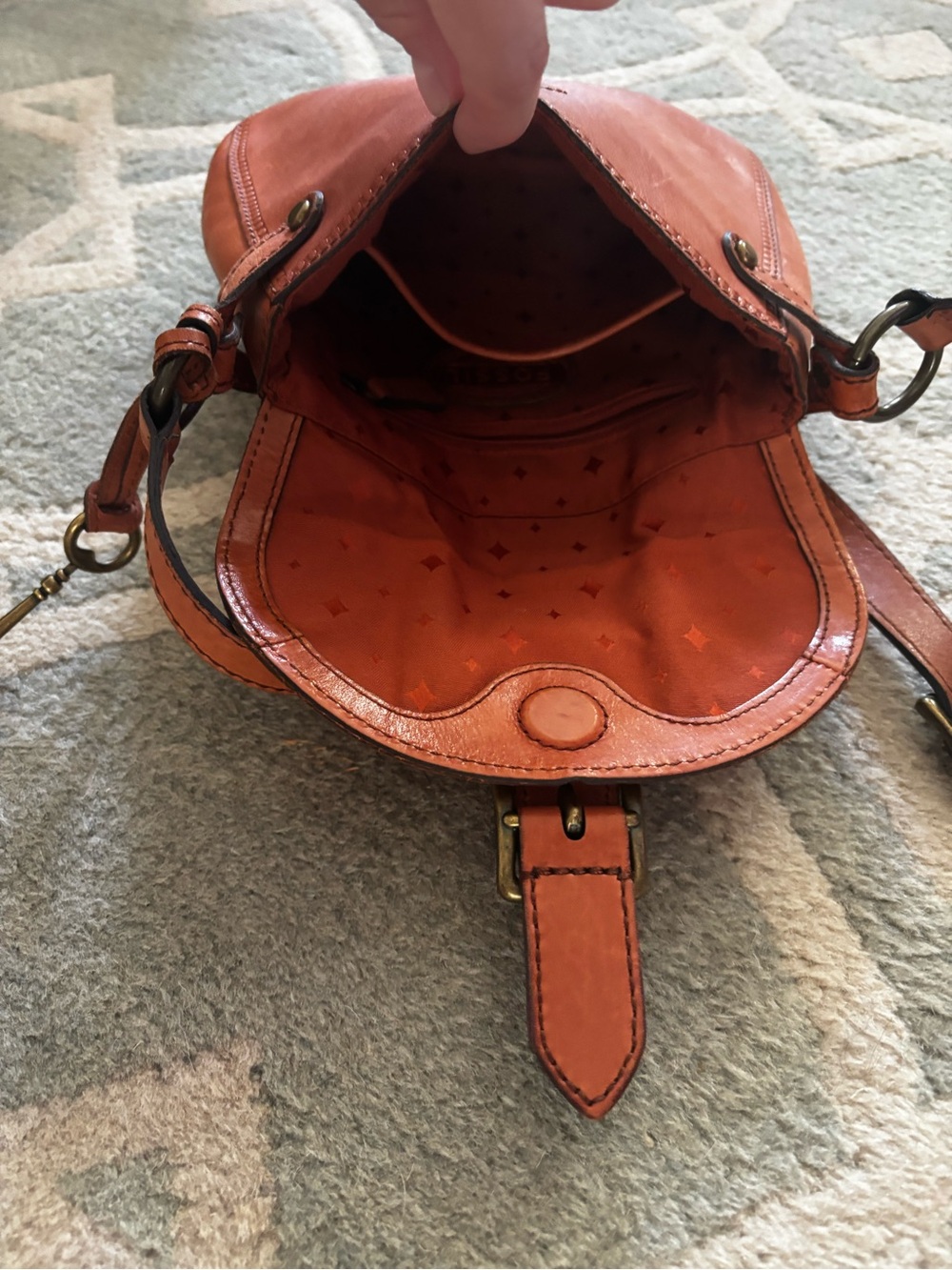 Fossil Saddle Crossbody Bag in Cognac - Picture 4 of 4